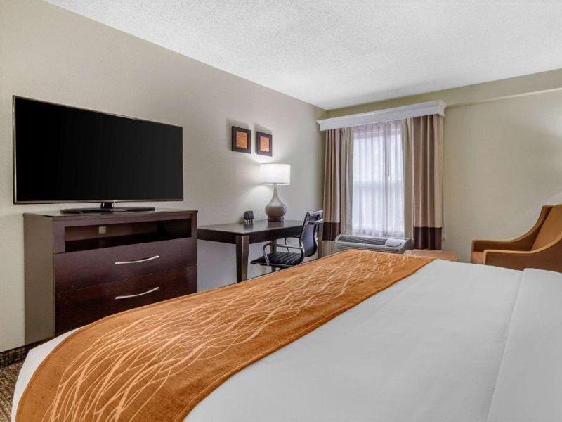 Hotel Comfort & Norman Cornelius