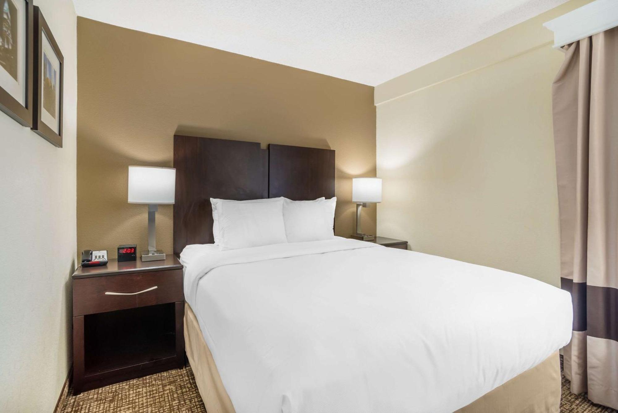 Hotel Comfort & Norman Cornelius