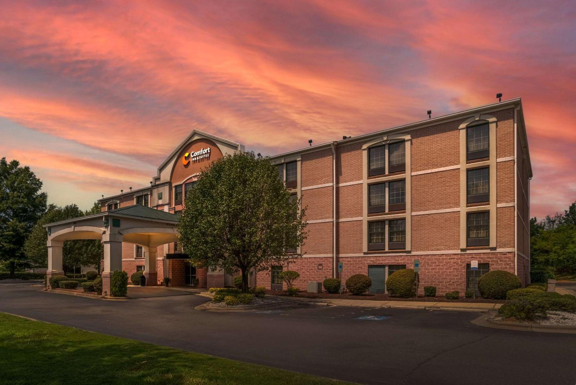 Hotel Comfort & Norman Cornelius